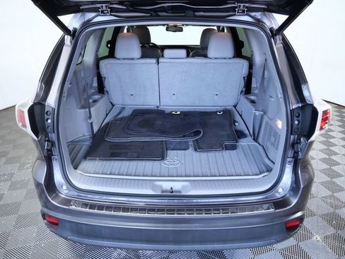 Used 2015 Toyota Highlander XLE AWD/4WD image 7