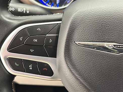 Used 2023 Chrysler Voyager LX FWD image 17