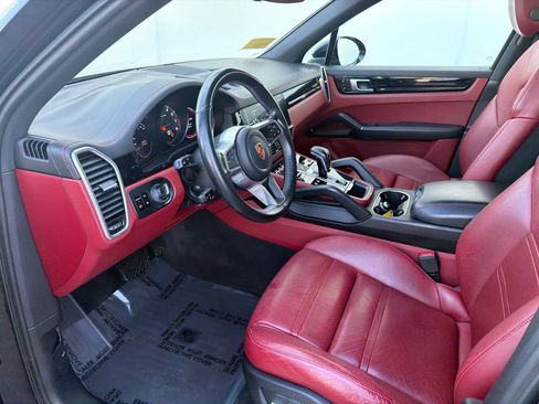 Used 2020 Porsche Cayenne AWD/4WD image 16