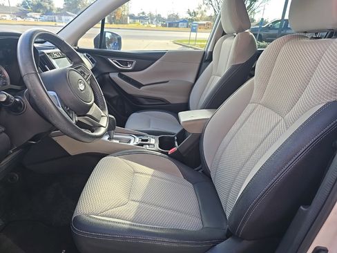 Used 2023 Subaru Forester Premium image 29
