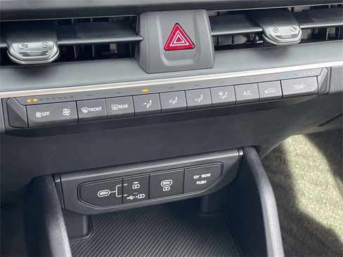 New 2025 Kia K4 LXS image 33