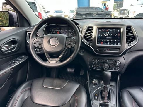 Used 2020 Jeep Cherokee Trailhawk w/ Comfort/Convenience Group AWD/4WD image 17