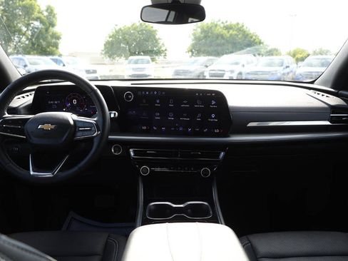 Used 2025 Chevrolet Traverse LT w/ Driver Confidence Package AWD/4WD image 14