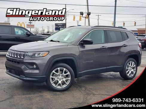 Used 2022 Jeep Compass Latitude image 1