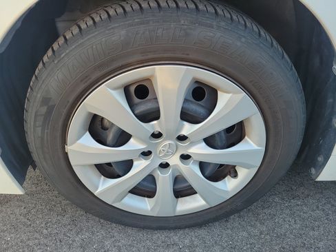 Used 2021 Toyota Corolla LE FWD image 6