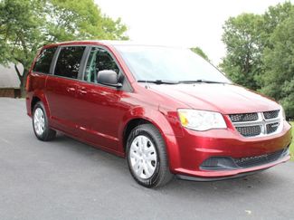 Used 2018 Dodge Grand Caravan SE w/ UConnect Hands-Free Group image 1