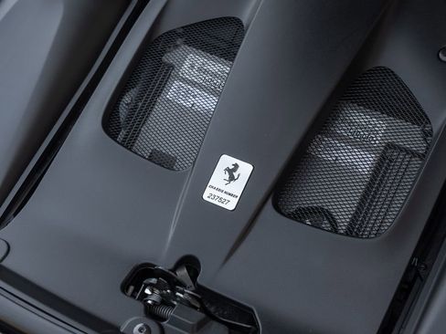 Used 2018 Ferrari 812 Superfast RWD image 21