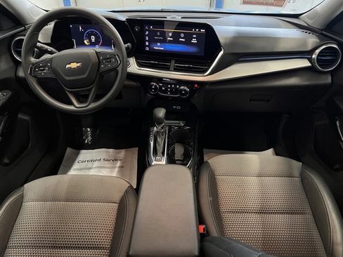 Certified 2025 Chevrolet Trax LT image 18