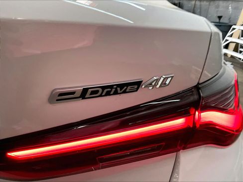 Used 2023 BMW i4 eDrive40 RWD image 11