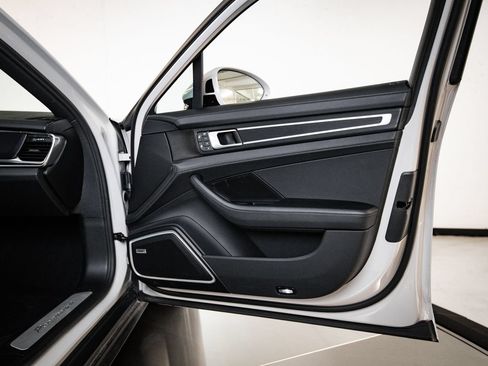 Certified 2022 Porsche Panamera 4 AWD/4WD image 27