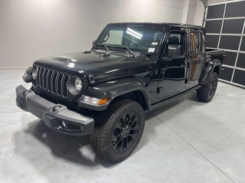 New 2025 Jeep Gladiator Nighthawk image 3