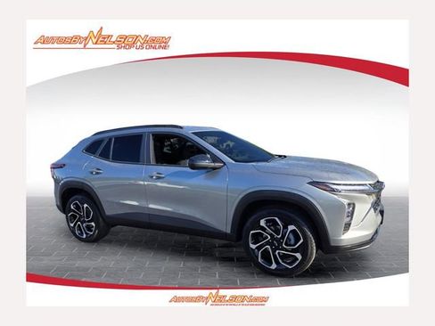Used 2025 Chevrolet Trax RS w/ Driver Confidence Package FWD image 1