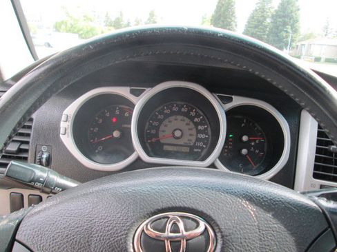 Used 2005 Toyota 4Runner Sport AWD/4WD image 16