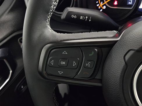 Used 2025 Jeep Gladiator Rubicon w/ Convenience Group AWD/4WD image 22