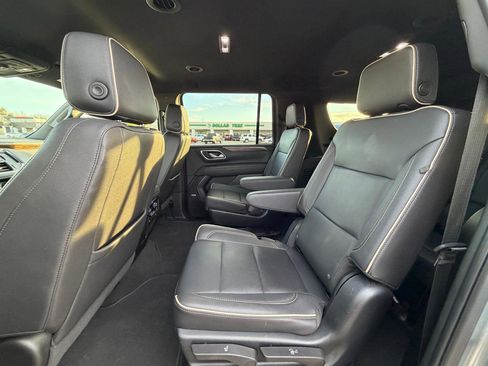 Used 2023 Chevrolet Suburban Premier image 12