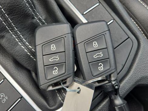 Used 2022 Volkswagen Jetta SE w/ Panoramic Sunroof Package FWD image 33