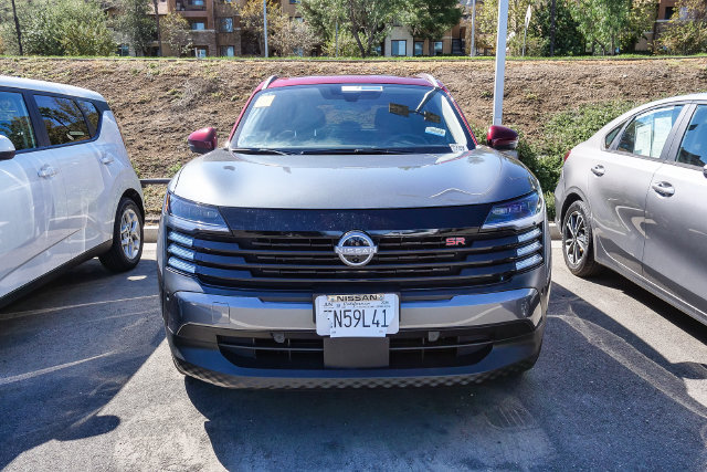 Used 2026 Nissan Kicks SR w/ SR Premium Package FWD image 4