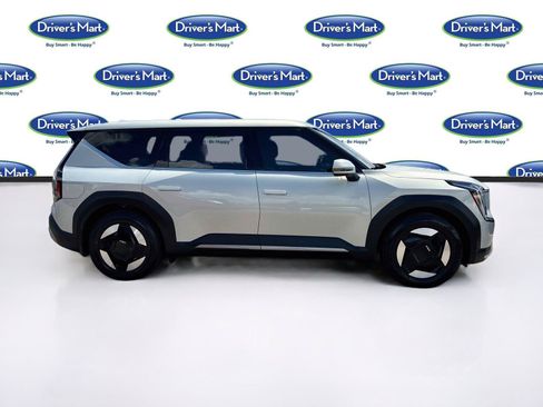 Used 2024 Kia EV9 Light Long Range RWD image 8