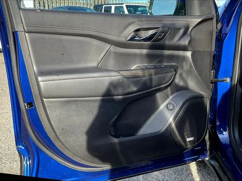 Used 2023 GMC Acadia SLT image 22