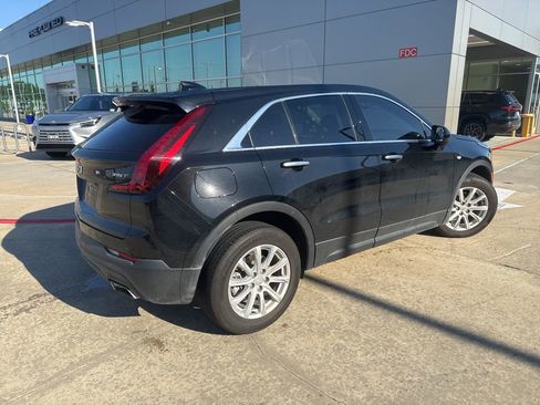 Used 2021 Cadillac XT4 Luxury w/ Cold Weather Package FWD image 2