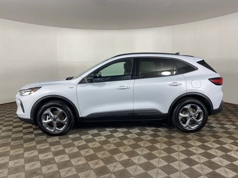 Used 2025 Ford Escape ST-Line w/ Cold Weather Package image 7