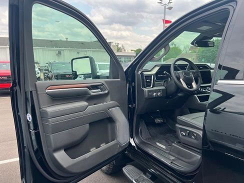 Used 2026 GMC Sierra 3500 Denali w/ LPO, Black Badging Package AWD/4WD image 7