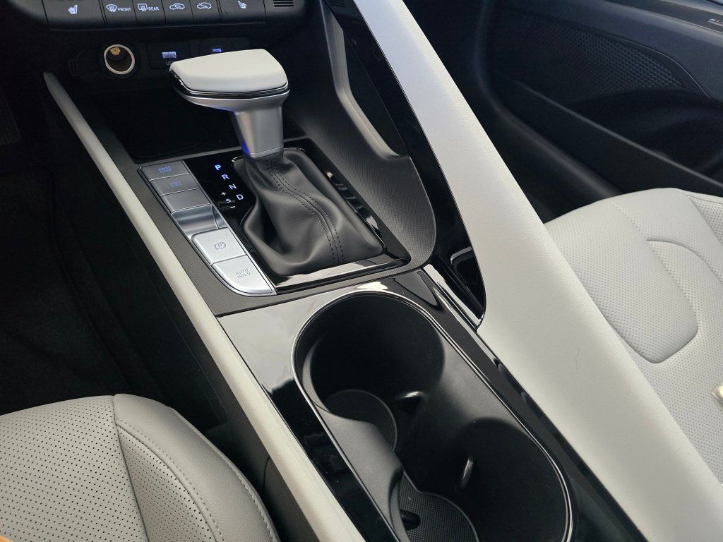 New 2026 Hyundai Elantra Limited FWD image 32