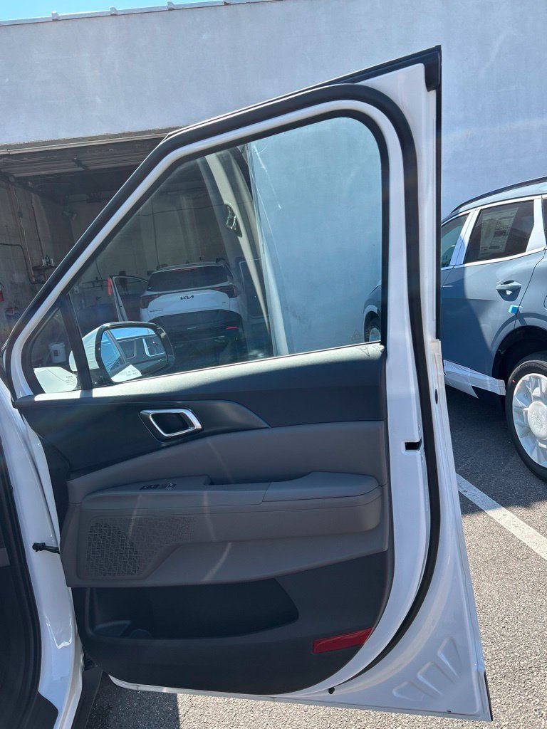 Certified 2026 Kia Carnival LX FWD image 22