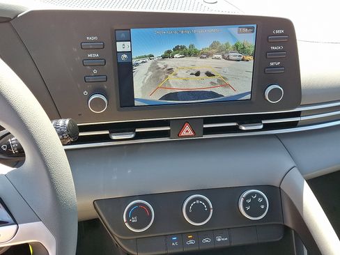 New 2025 Hyundai Elantra SE image 17