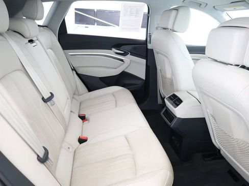 Used 2024 Audi Q8 e-tron Premium Plus w/ Premium Plus Package image 25