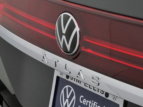 Certified 2025 Volkswagen Atlas SE image 37