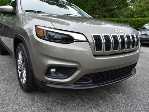 Used 2019 Jeep Cherokee Latitude Plus w/ Comfort/Convenience Group FWD image 40