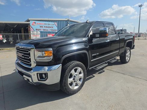 Used 2018 GMC Sierra 2500 SLT w/ Driver Alert Package AWD/4WD image 2