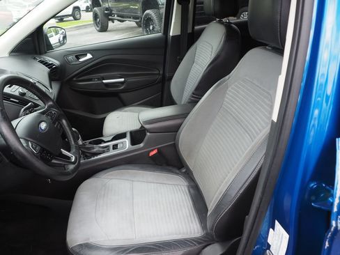 Used 2017 Ford Escape SE w/ SE Sport Appearance Package AWD/4WD image 12