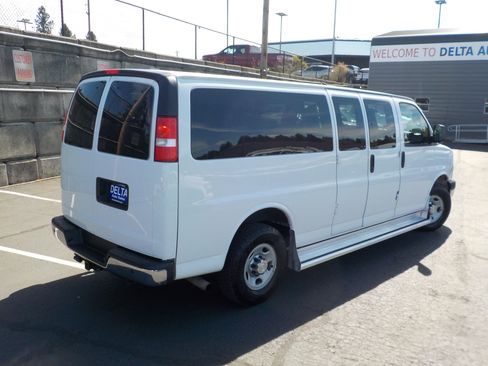 Used 2017 Chevrolet Express 3500 LT w/ LT Preferred Equipment Group RWD image 7