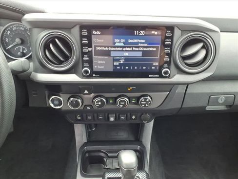 Used 2020 Toyota Tacoma TRD Off-Road w/ Technology Package AWD/4WD image 25