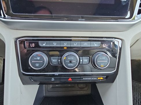 Used 2023 Volkswagen Atlas SE w/ Panoramic Sunroof Package FWD image 25