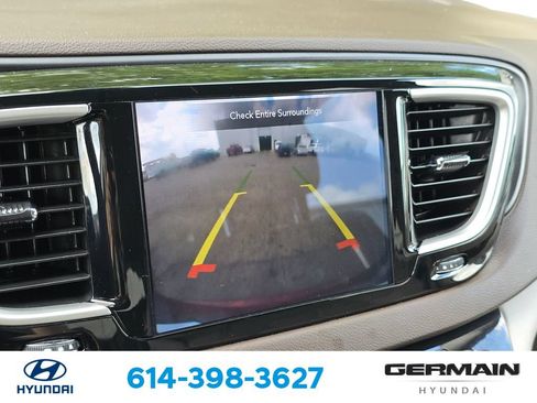 Used 2020 Chrysler Pacifica Touring-L Plus FWD image 31