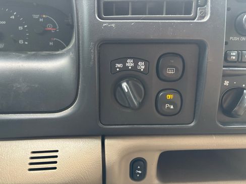 Used 2005 Ford Excursion XLT image 16