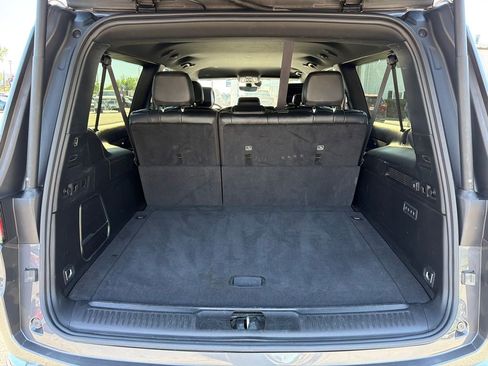 Used 2024 Jeep Wagoneer L Series II w/ Flexible Seating Group AWD/4WD image 18