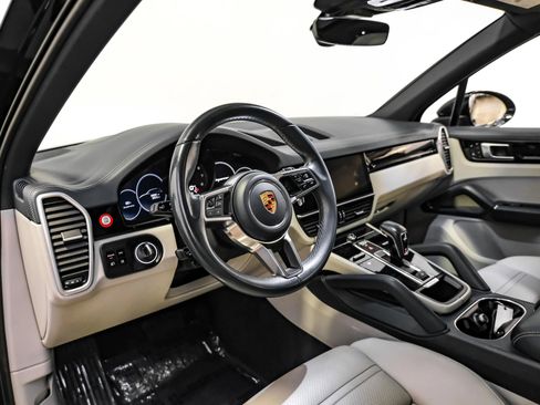 Used 2019 Porsche Cayenne Sport Utility 4D image 9