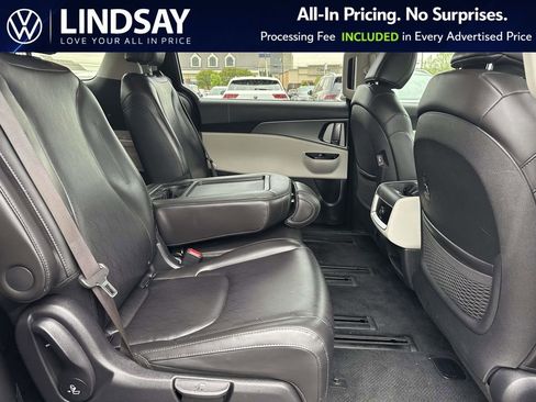 Used 2022 Kia Carnival LX FWD image 13