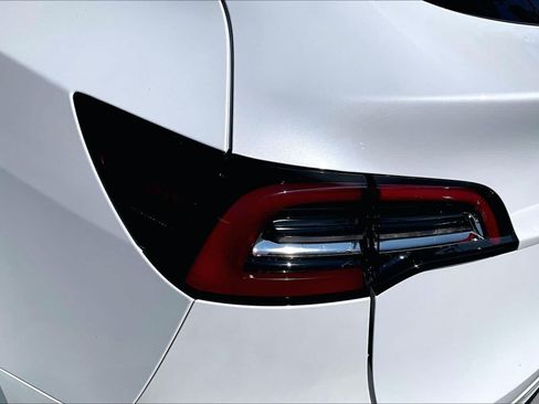 Used 2023 Tesla Model Y AWD image 27