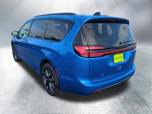 New 2026 Chrysler Pacifica Select w/ S Appearance Package AWD/4WD image 4