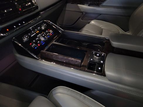 Used 2018 Lincoln Navigator L Reserve w/ Technology Package image 26