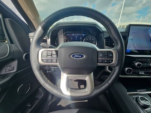 Used 2024 Ford Expedition Max XLT image 17