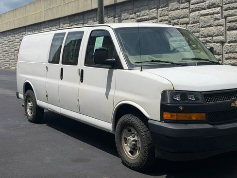 Used 2018 Chevrolet Express 2500 Extended w/ Driver Convenience Package RWD image 27