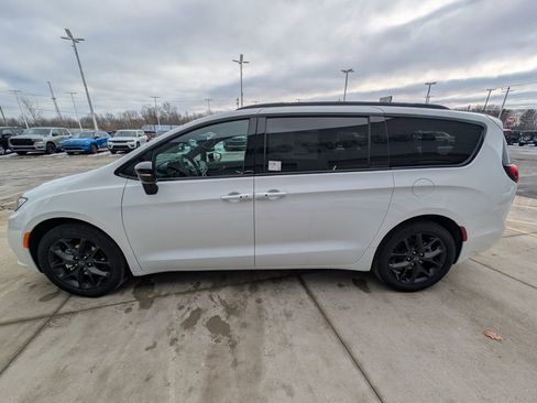 New 2026 Chrysler Pacifica Select w/ S Appearance Package image 8