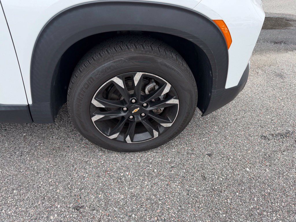 Used 2021 Chevrolet TrailBlazer LT w/ Convenience Package FWD image 4