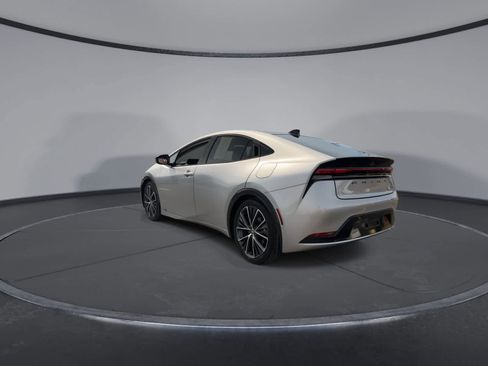 Used 2025 Toyota Prius XLE image 6